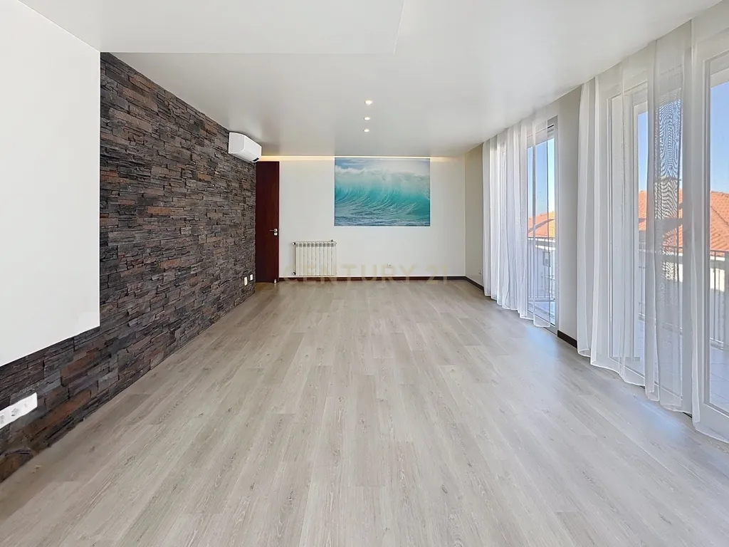 Penthouse T2 com Terraço e Piscina Privativa – Sítio da Nazaré - Image 17