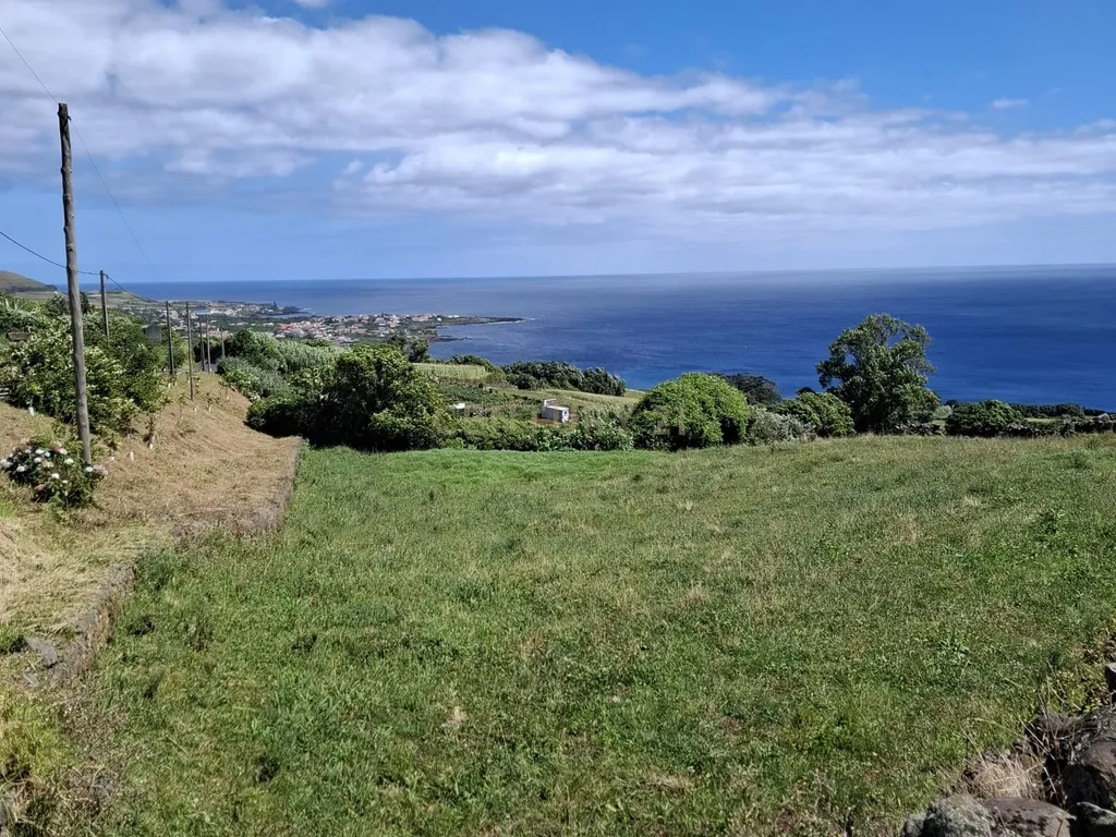 Terreno de 5081 metros quadrados, vista mar na Vila de São Sebastião, Angra do Heroísmo - Image 1