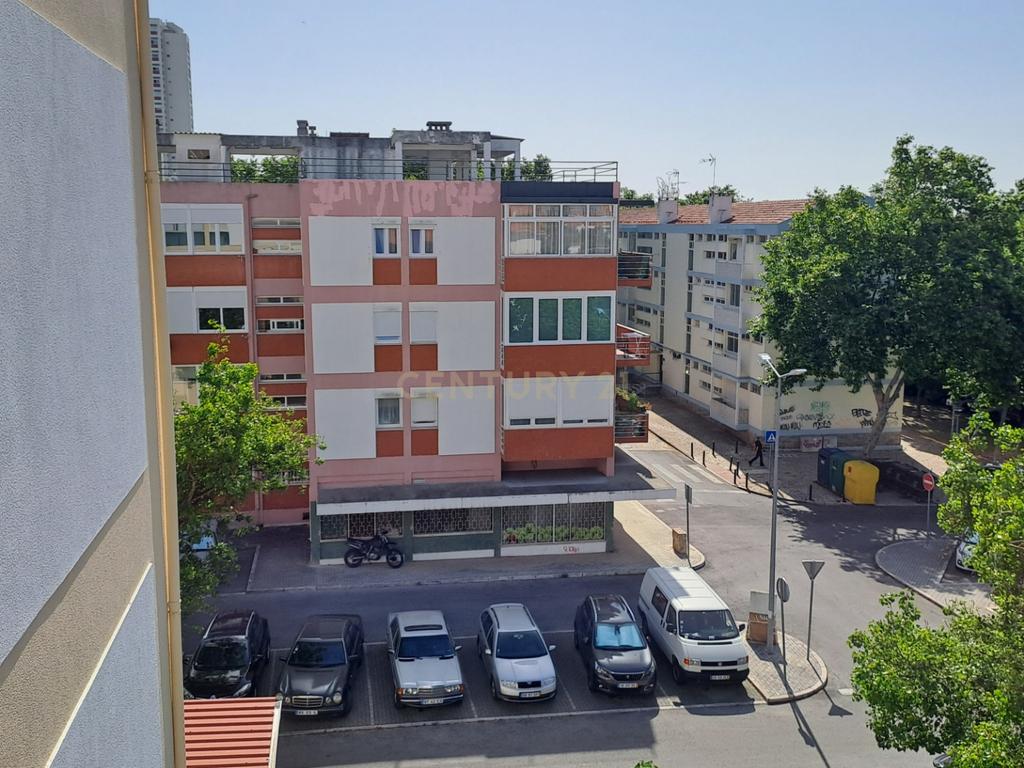 Apartamento T4 na Rua Gil Vicente - Parede - Image 12