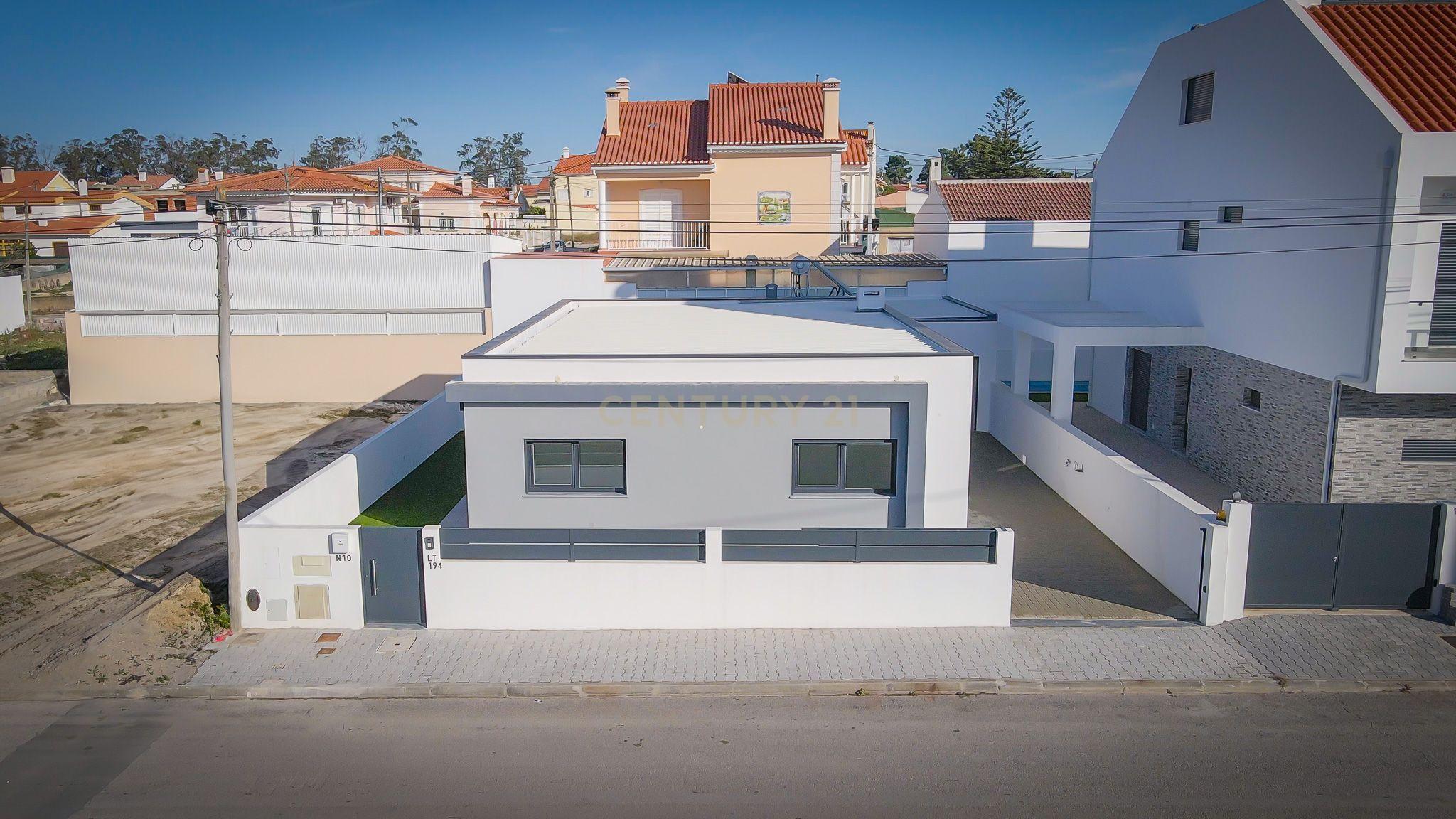 Moradia T3 Térrea com Piscina e Garagem em Fernão Ferro - Image 56
