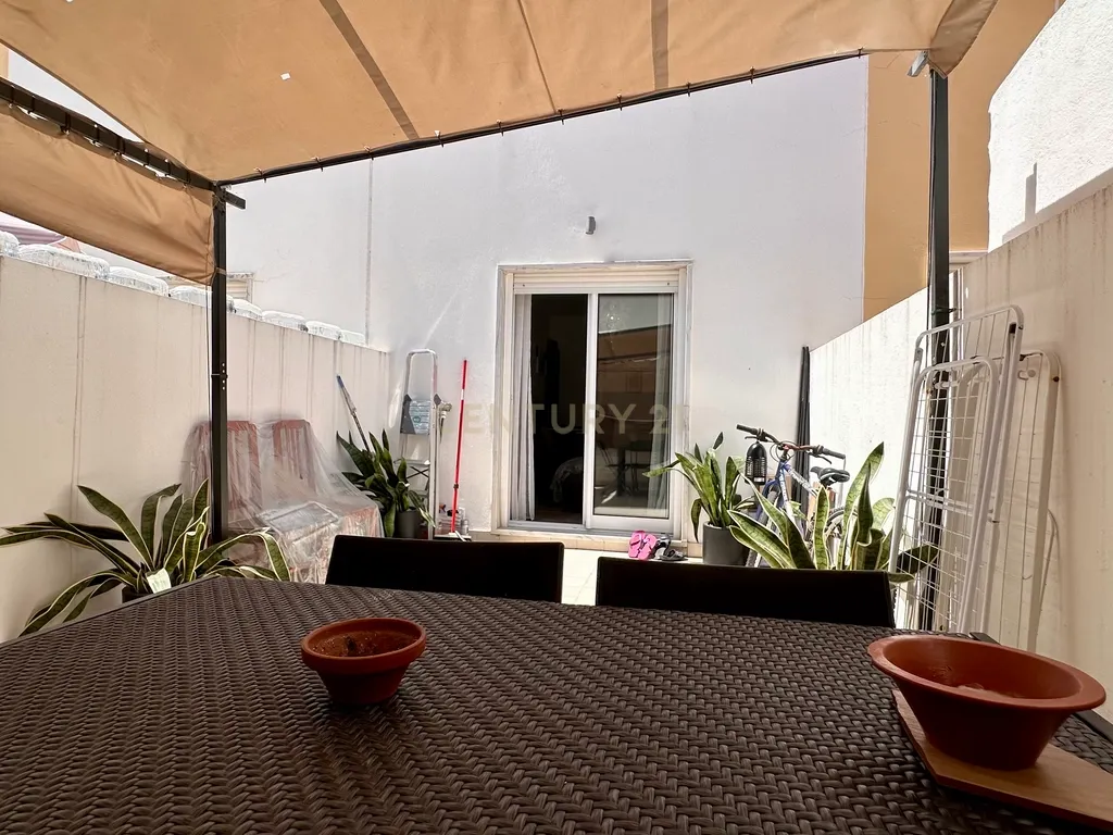 Venda T1 com Terraço Privativo em Condomínio Fechado no Carregado - Image 26
