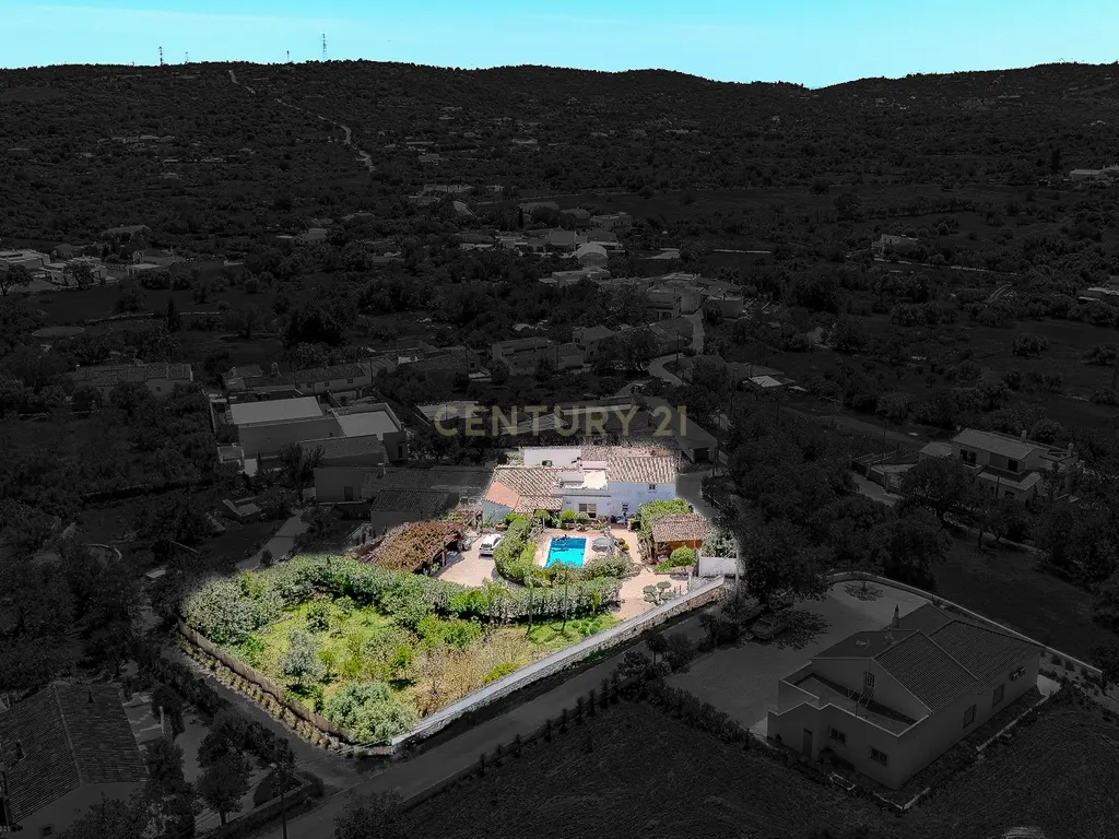 Moradia T6 | Vista Panorâmica | Piscina | Jardim | São Brás de Alportel - Image 4