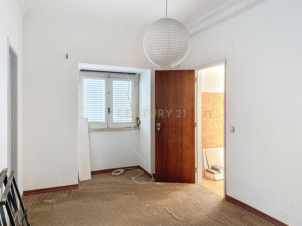 Prédio na Trafaria para investimento - Image 6