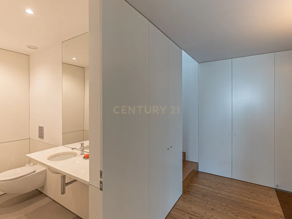 Apartamento T2 com 149 m2 - Centro Histórico de Matosinhos - Image 17