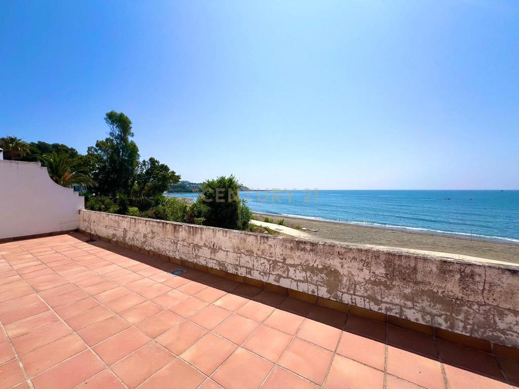 Casa con vistas al mar en primera línea – Urbanización Bahía de Estepona - Image 19