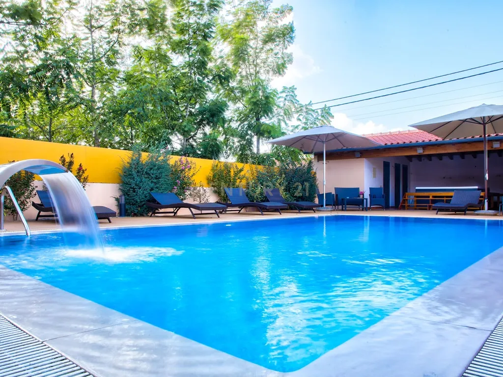 Propriedade T8 com Jardins, Lago e Potencial Alojamento - Localização Premium - Image 53