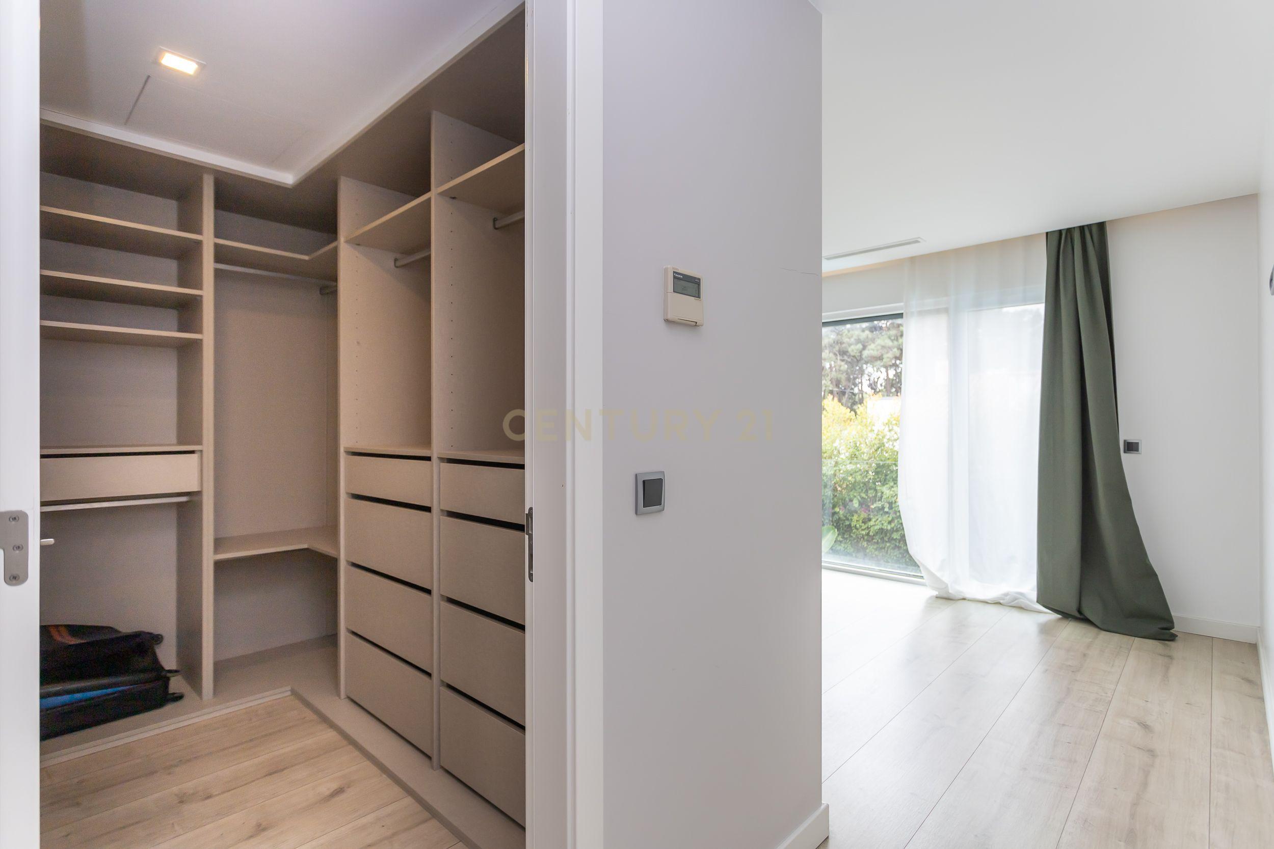Moradia contemporânea, com piscina, no Aroeira Village, Concelho de Almada - Image 38