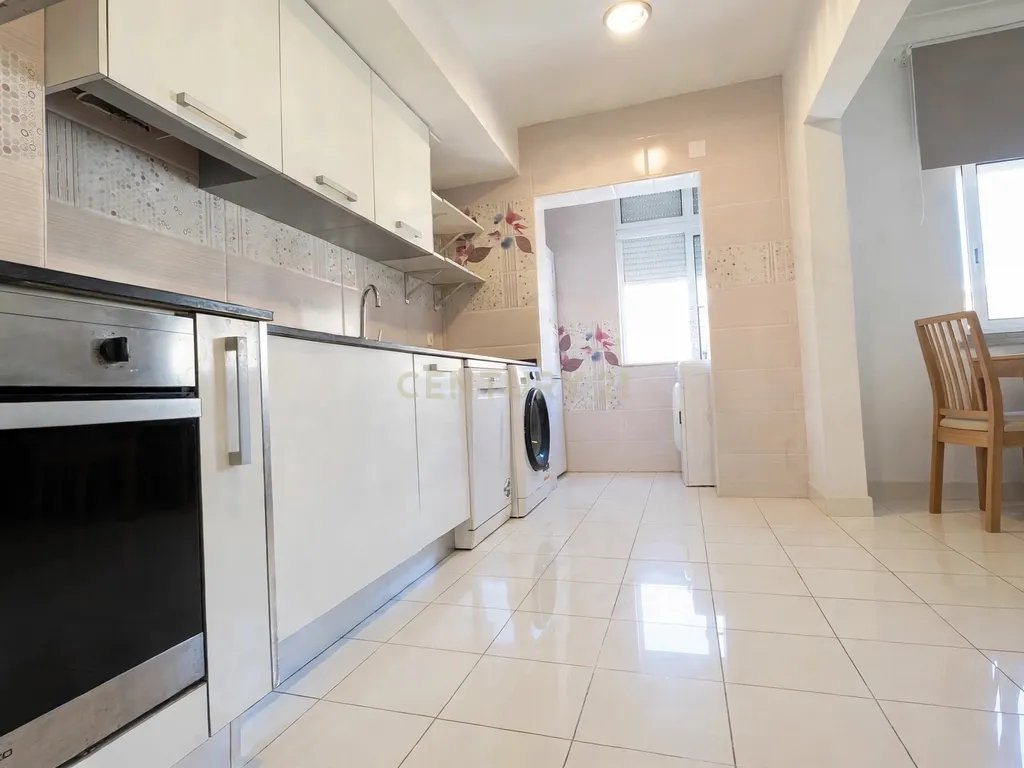 Acolhedor apartamento T3 em Setúbal, zona ideal para viver - Image 5