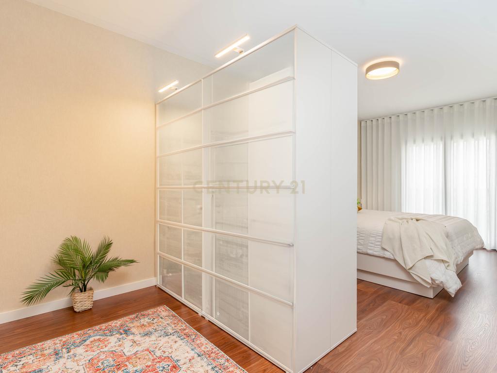 Apartamento T3 no Parque Luso com box e varanda - Image 16