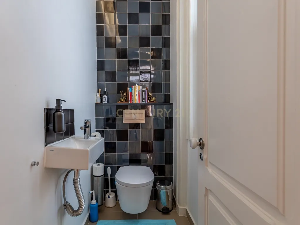 Apartamento T4 Renovado em Santo António, Lisboa — Onde a elegância se sente em cada detalhe - Image 19