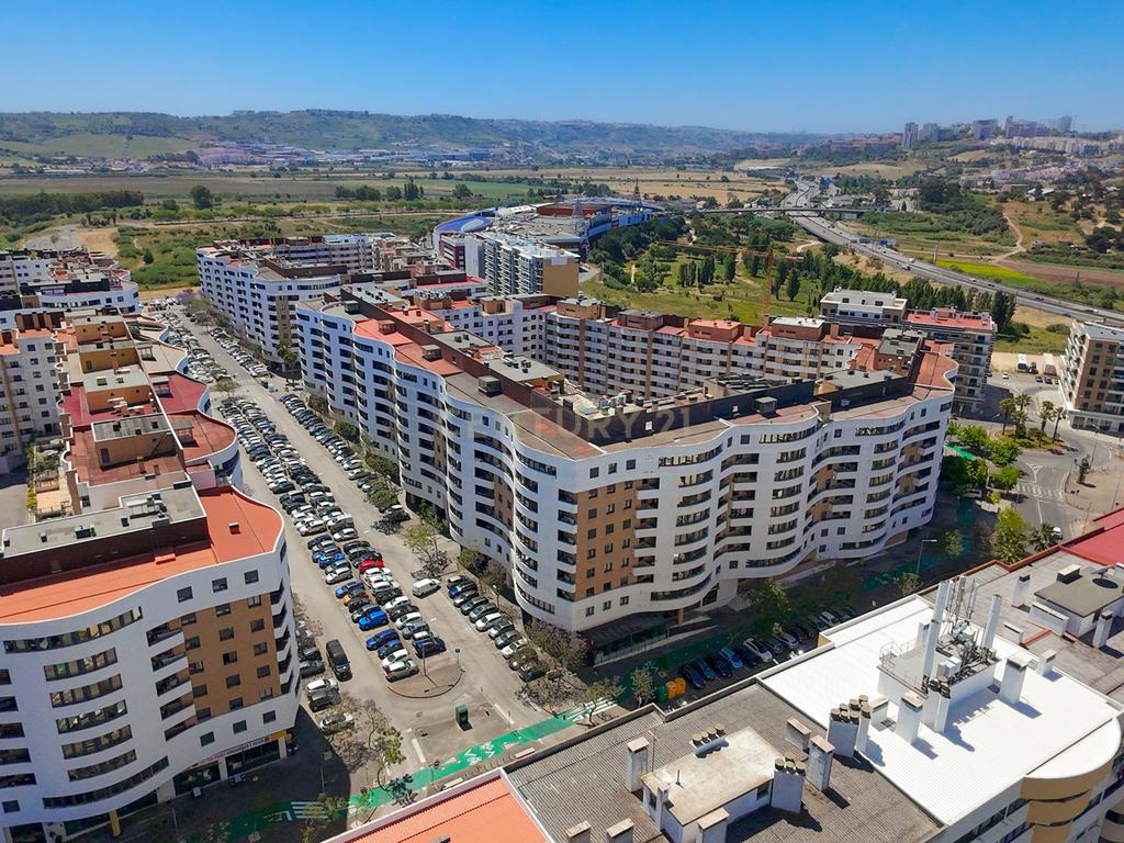 Apartamento T4 na prestigiada Urbanização Quinta do Infantado, Loures com Vista Panorâmica sobre as Lezírias - Image 38