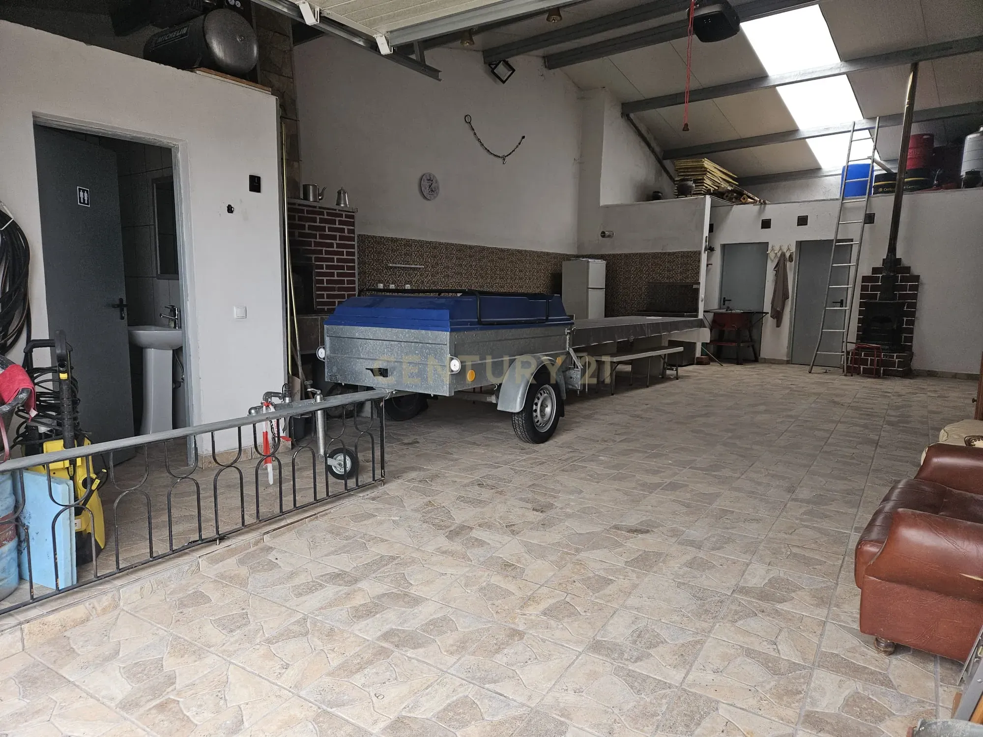Garagem / Arrecadação com 100m2 - A Oportunidade que Transforma Ideias em Realidade - Image 3