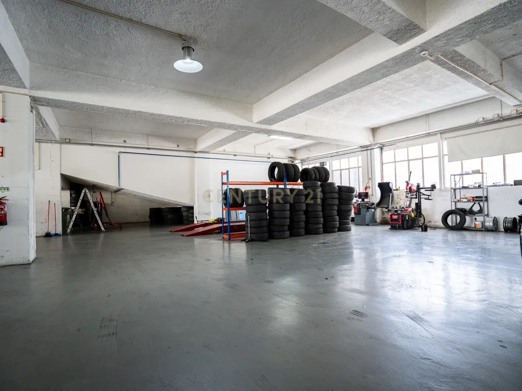 Armazém com 947 m2 a 5 min. do Aeroporto de Lisboa - Image 13