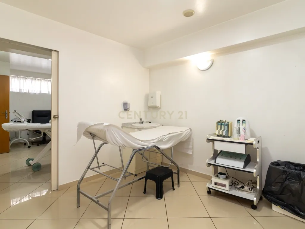 Loja na Amora em zona priveligiada com 180m2 com dois pisos! - Image 21