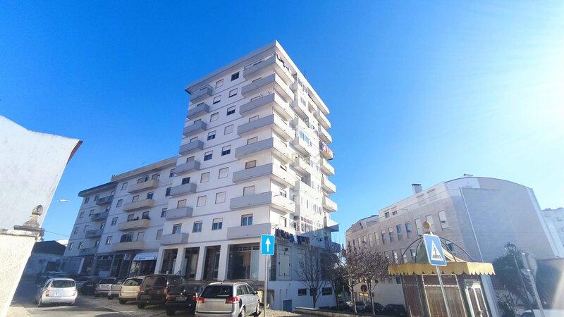 Apartamento T3 em Rio Maior - Image 1