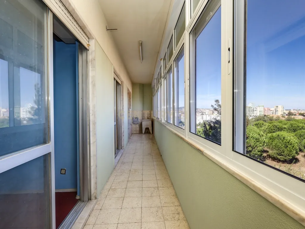 Apartamento T4 com 129 m² e estacionamento — Calçada do Tojal, oportunidade para remodelação total - Image 21