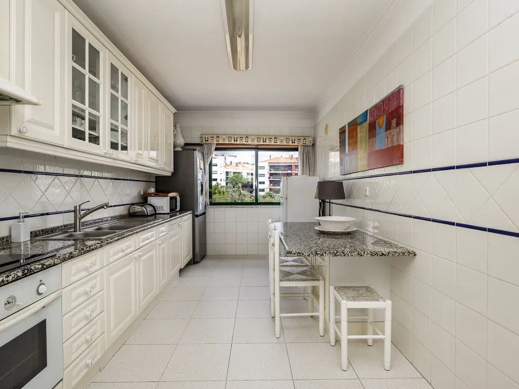 Apartamento T3 com box para arrendamento em Carnaxide - Image 7