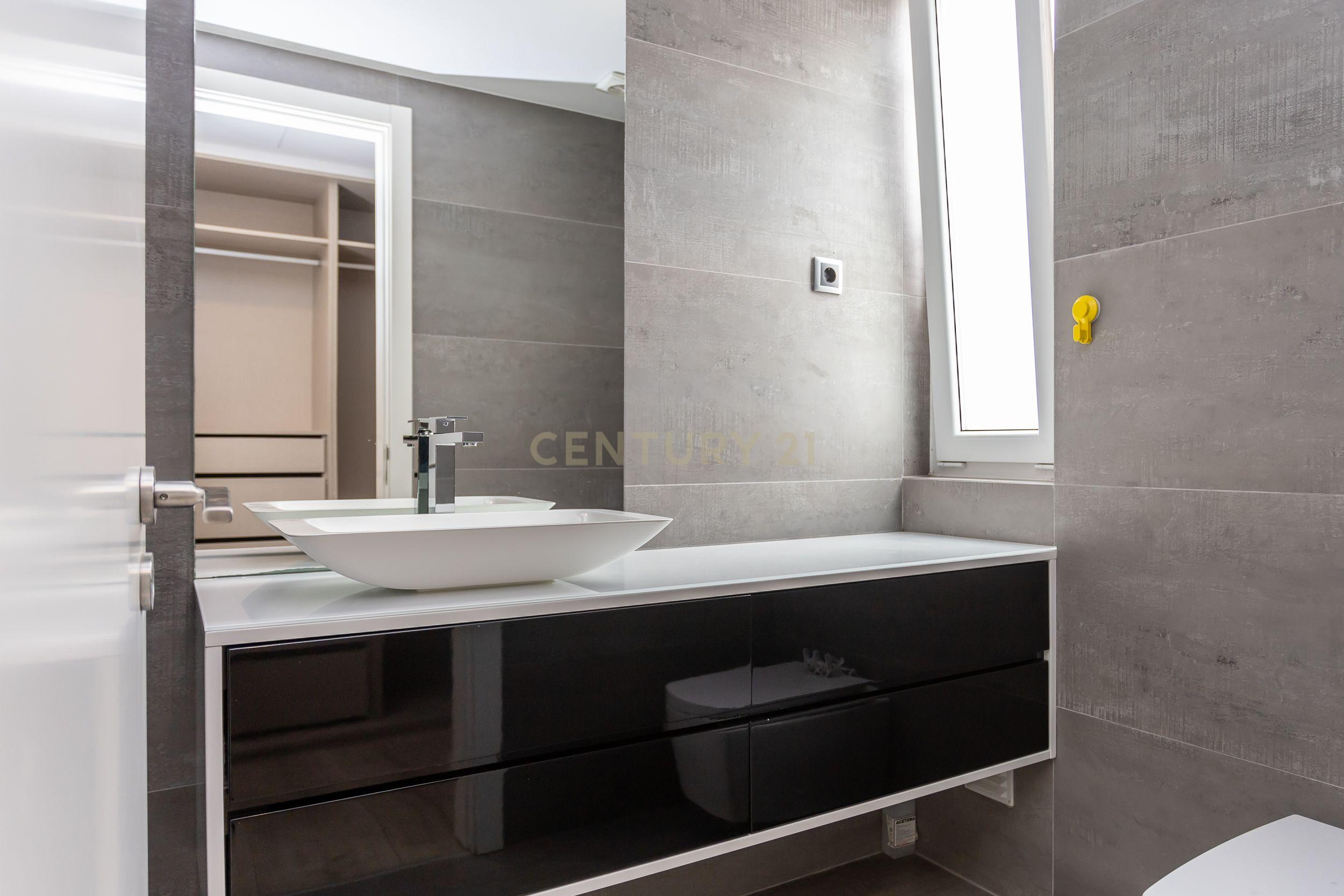 Moradia contemporânea, com piscina, no Aroeira Village, Concelho de Almada - Image 27