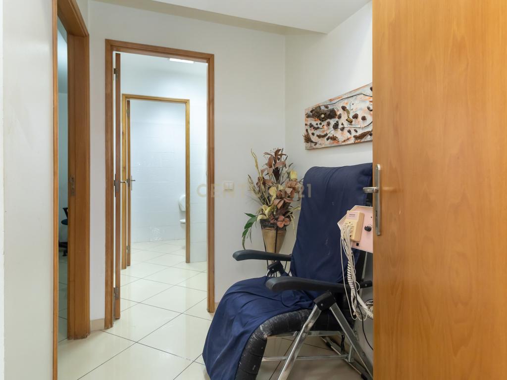 Loja na Amora em zona priveligiada com 180m2 com dois pisos! - Image 22