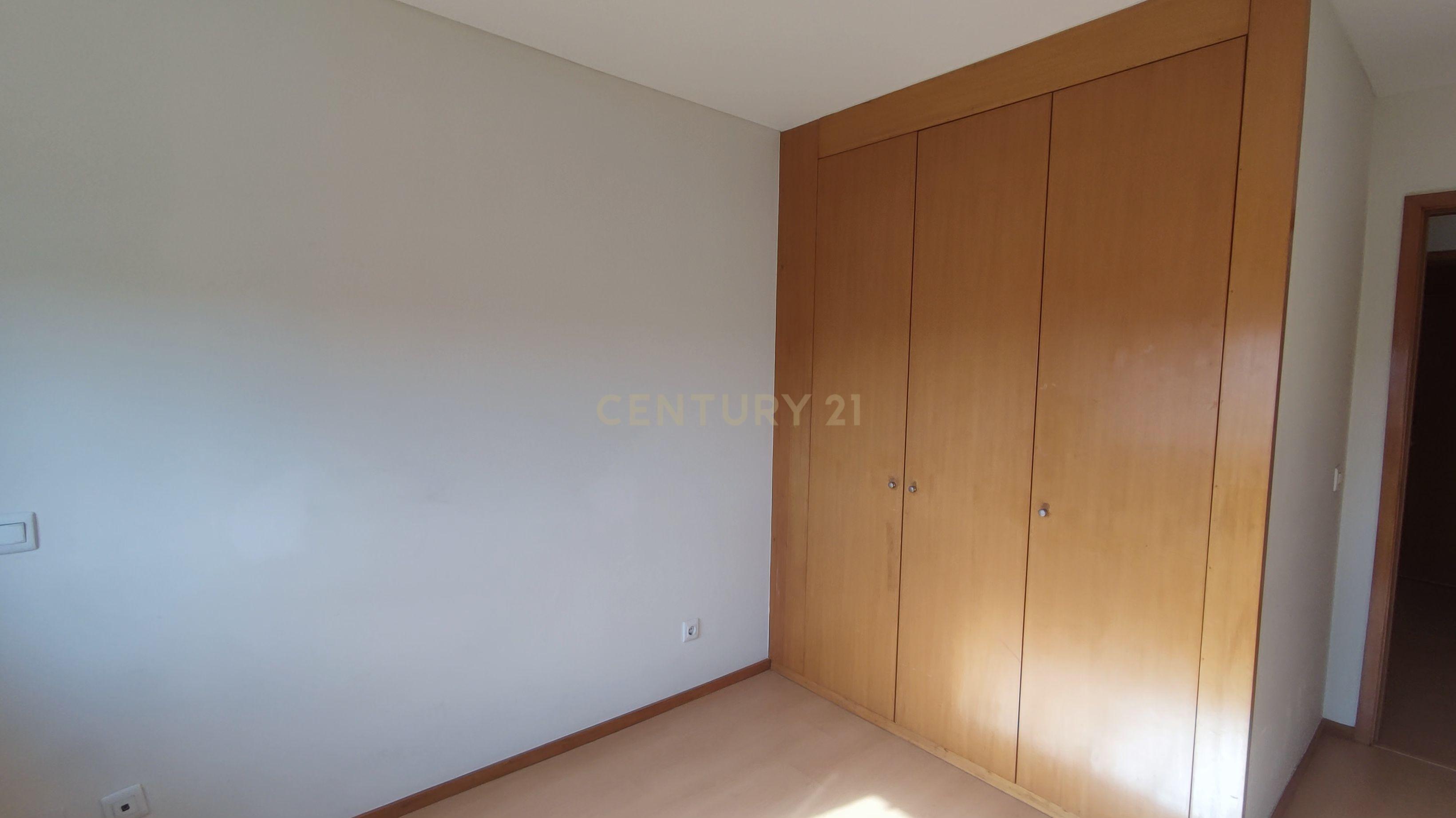Apartamento T3 no Último Piso com Garagem – Moreira da Maia, Porto - Image 8