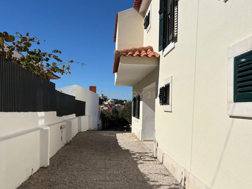 Moradia T4 com amplo lote de 1.262 m² e grande potencial - Image 33
