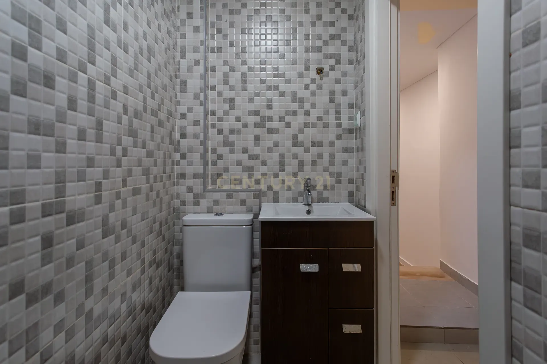 🏡 Apartamento T1+1 na Bica – Viva no coração histórico de Lisboa - Image 18