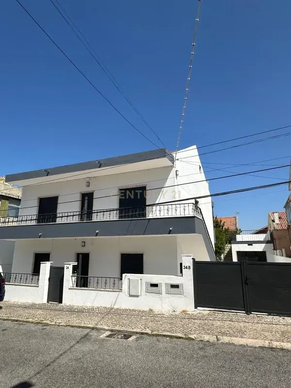 Moradia Bi-Familiar em S. João da Talha - Image 3