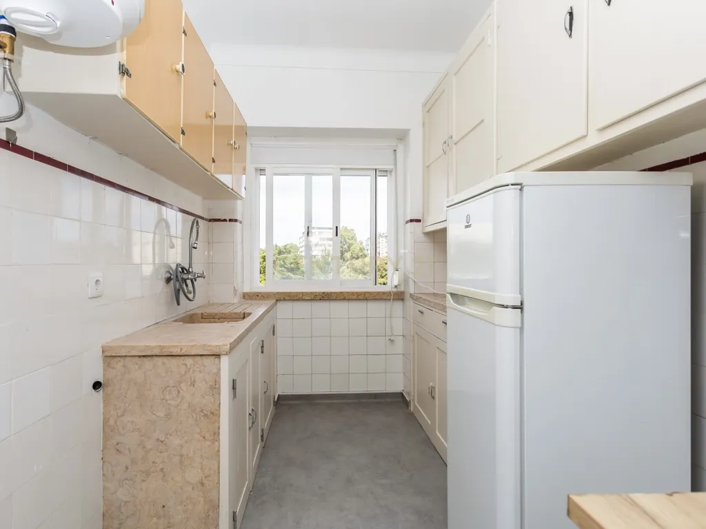 Apartamento T2 em Avenidas Novas, Lisboa - Image 9