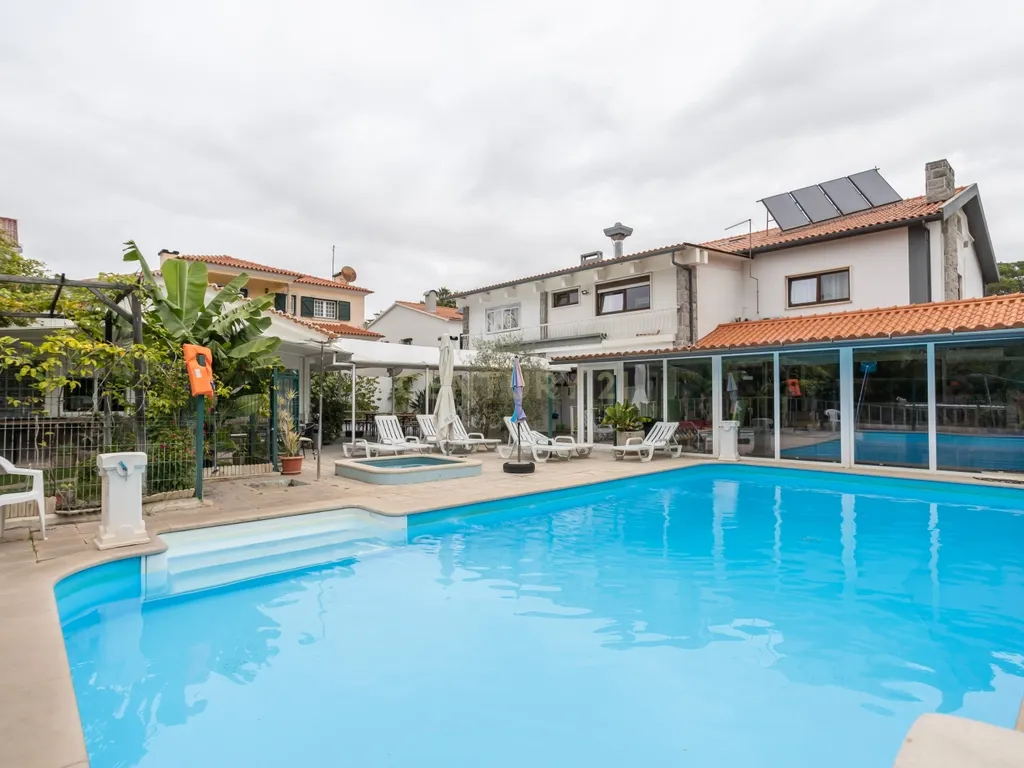 Fantástica Moradia Versátil com Piscina e Jardim, junto a serra da Arrábida – Setúbal - Image 1