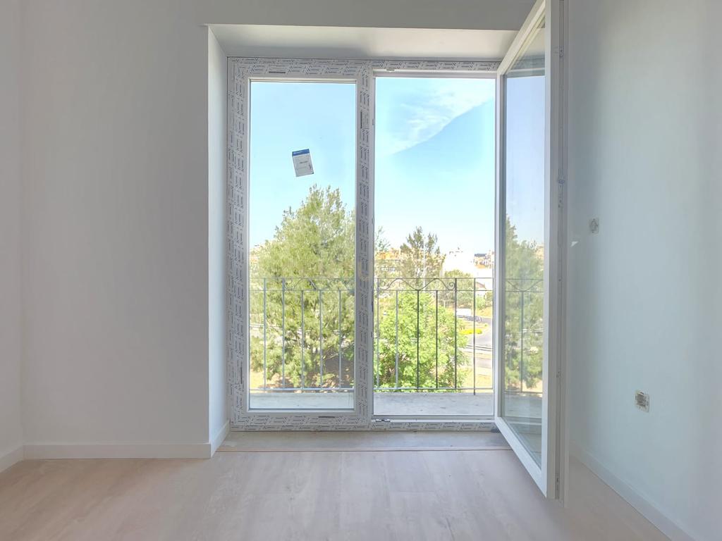 Apartamento T2 remodelado para Arrendamento – Damaia (junto às Portas de Benfica) - Image 5