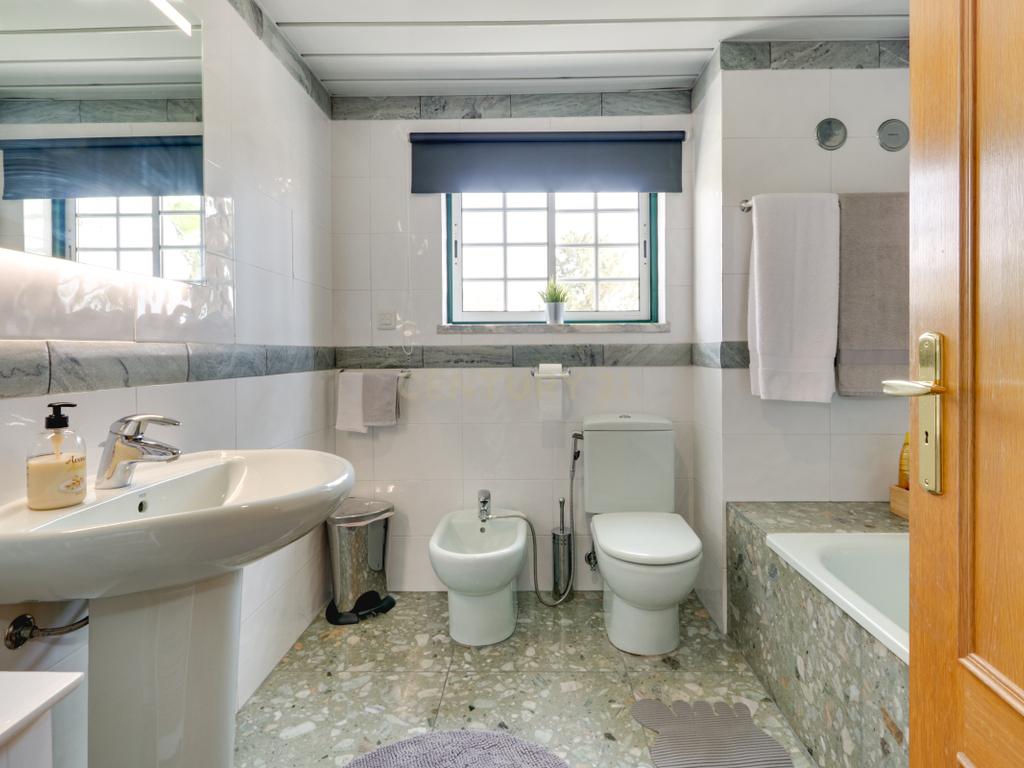 Apartamento T3 no Montijo | 143m2 área bruta útil | 2 garagens e elevador - Image 27
