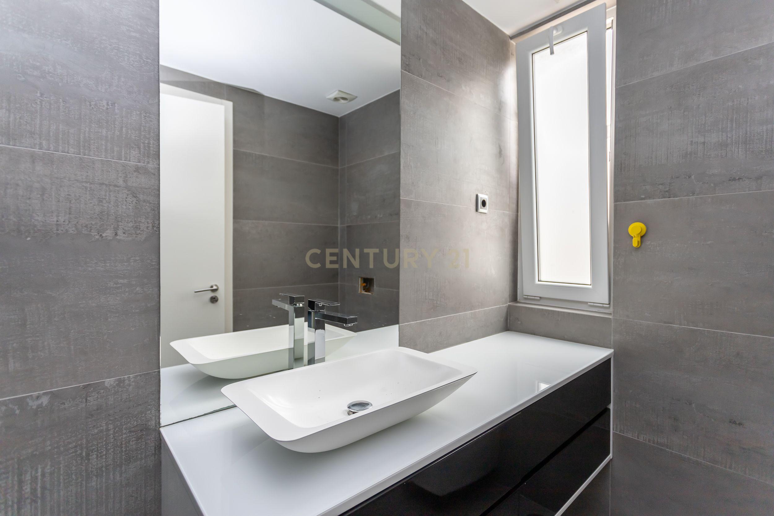 Moradia contemporânea, com piscina, no Aroeira Village, Concelho de Almada - Image 28