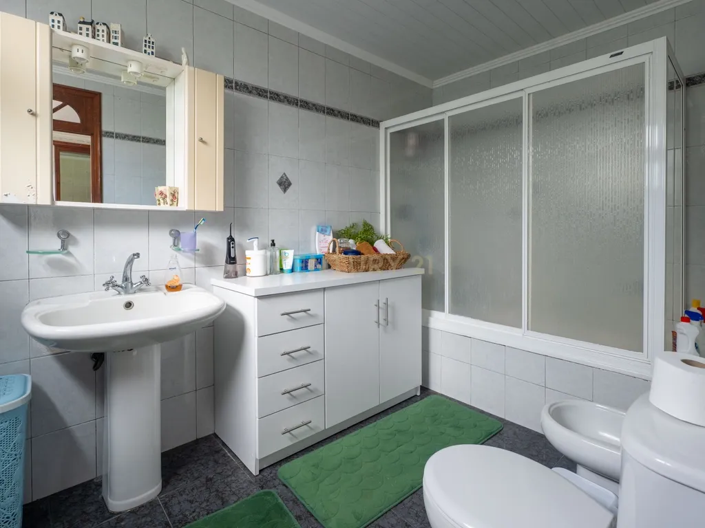 🏡 T3 com garagem na Ribeirinha – Ribeira Grande - Image 13