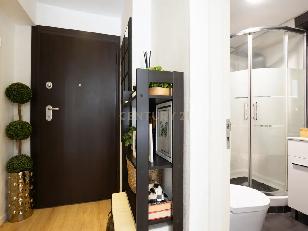 T2 totalmente remodelado em Queluz | Pronto a habitar | Elevador e varanda - Image 2