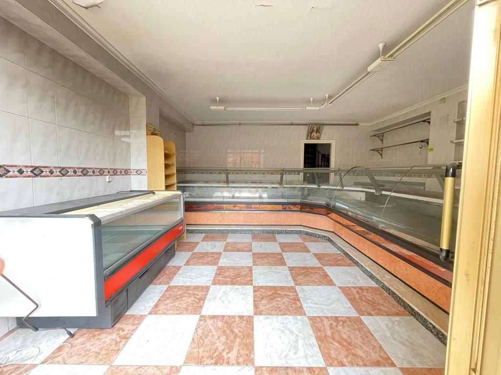 ¡OPORTUNIDAD! Local con grandes posibilidades