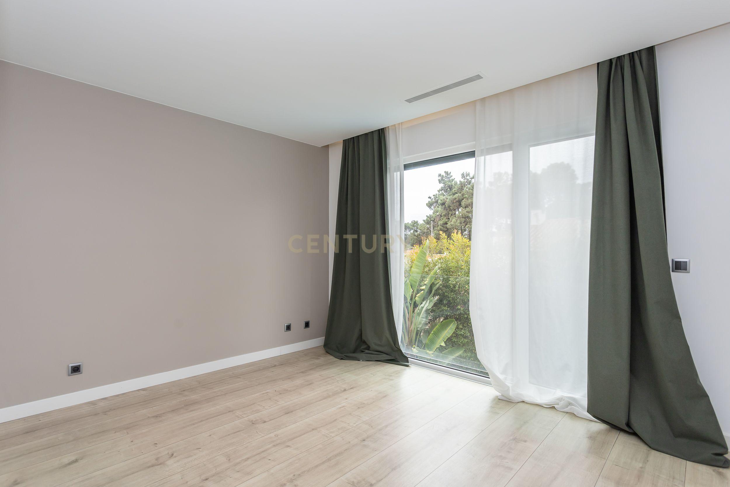 Moradia contemporânea, com piscina, no Aroeira Village, Concelho de Almada - Image 30