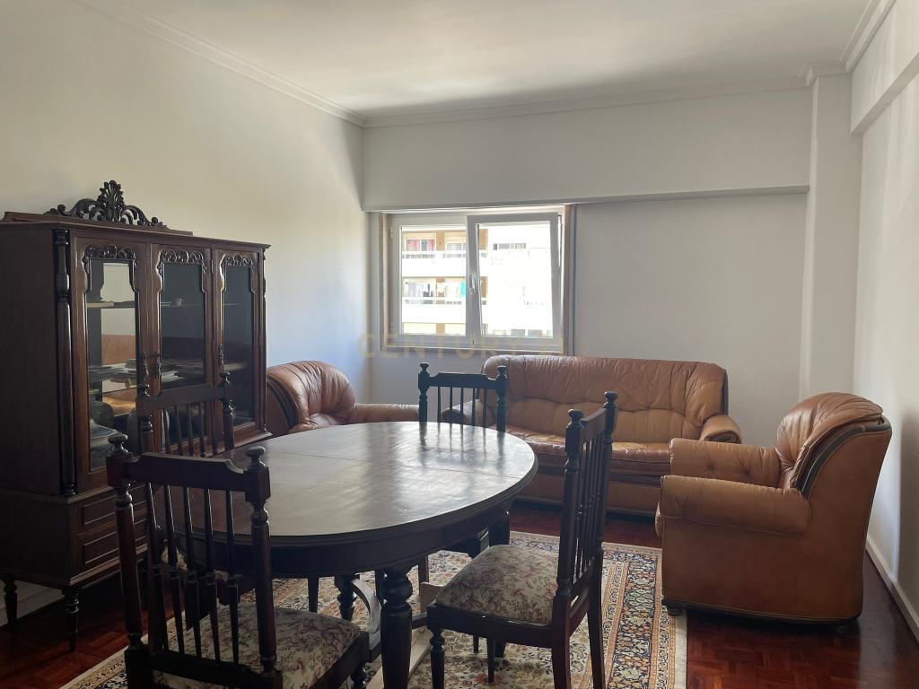 Arrenda-se Apartamento T4 na Portela — Conforto, Tranquilidade e Localização Privilegiada - Image 2