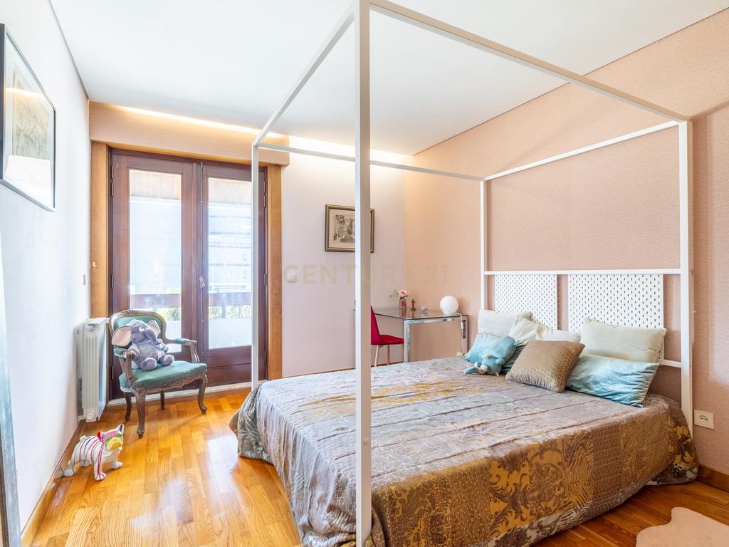 Moradia T4 com Jardim Privativo em Vila Nova de Gaia – Viva com Luz, Espaço e Centralidade - Image 21