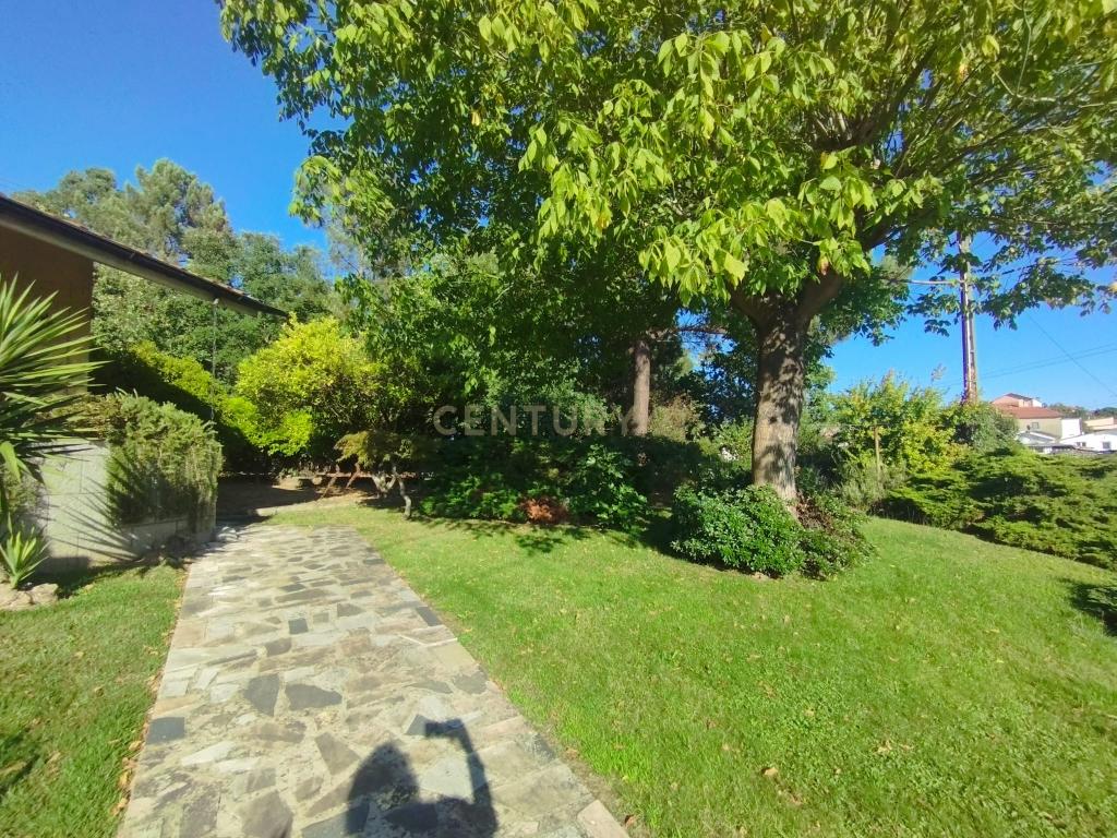 Grande moradia térrea, em Santo Tirso com área de lazer, anexo, jardim e terreno agrícola, Porto - Image 29