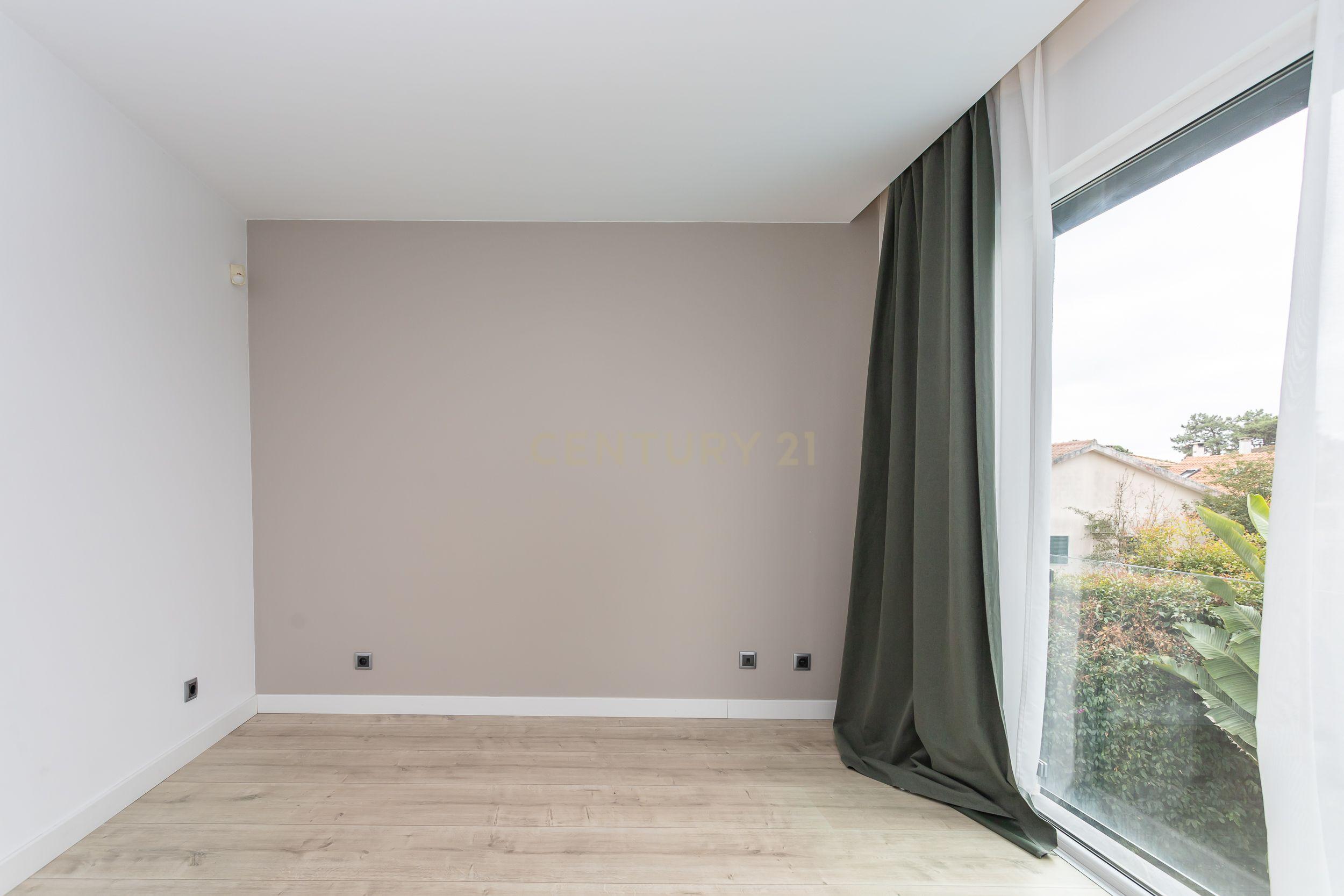 Moradia contemporânea, com piscina, no Aroeira Village, Concelho de Almada - Image 36