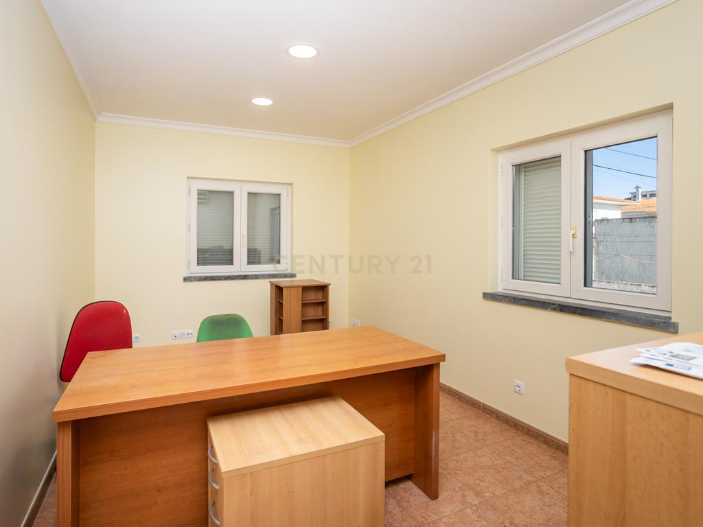 MORADIA TÉRREA T3 COM SÓTÃO E GARAGEM + MORADIA T5 (Benfeitoria) -  EM FERNÃO FERRO - Image 15