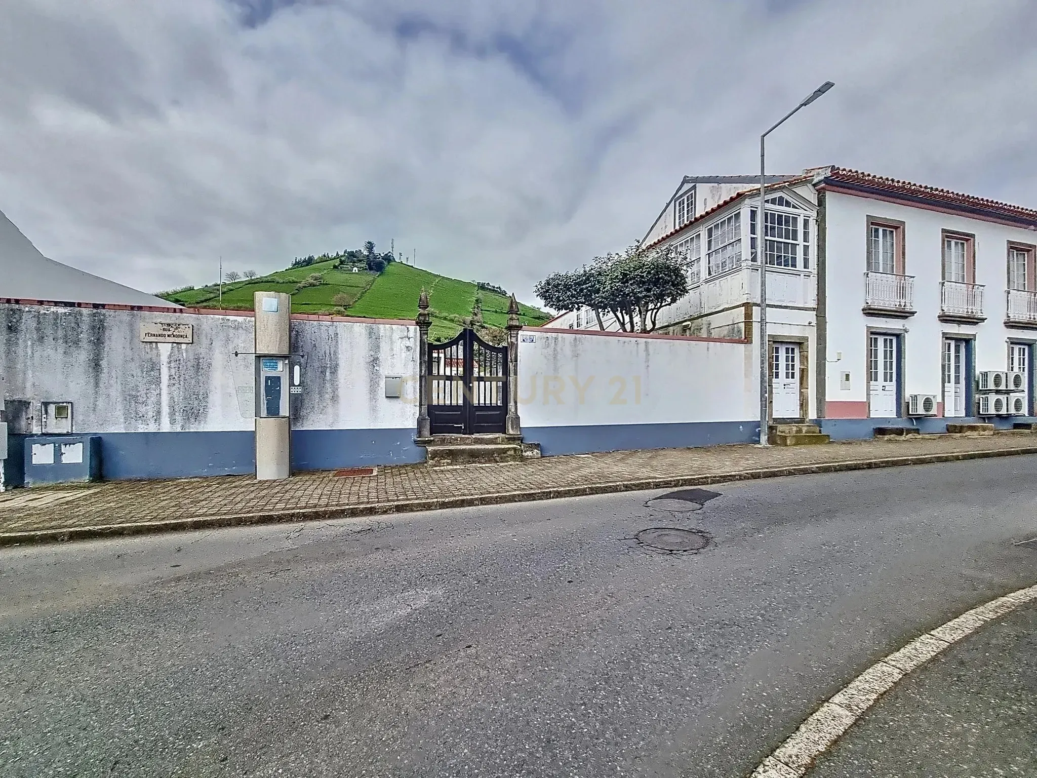 Espetacular Moradia na Ilha das Flores - Localização Prime! - Image 8
