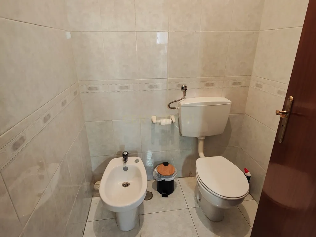 Loja em Alverca, arrendada por 700,00€ mês, com parqueamento e arrecadação - Image 12