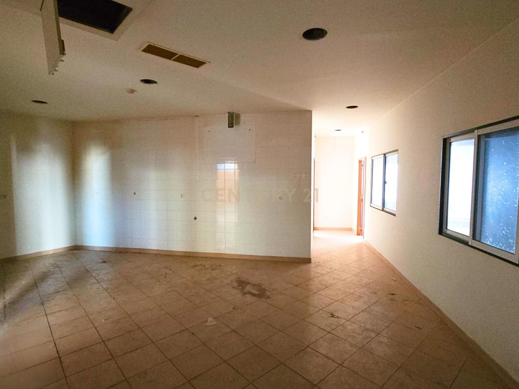 Loja Algés com 330 m2 - Image 8