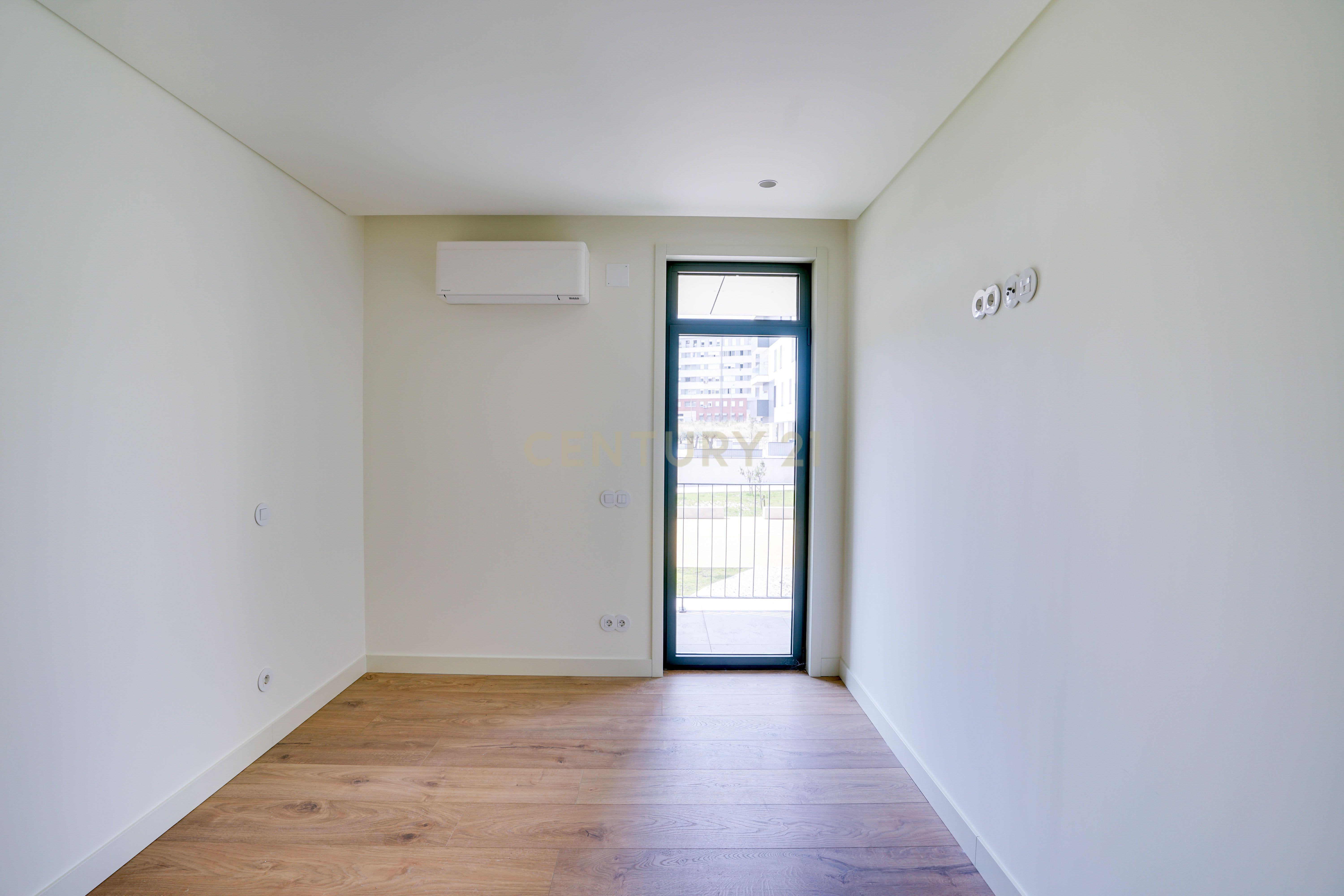 T1, Portela, Loures - Image 14