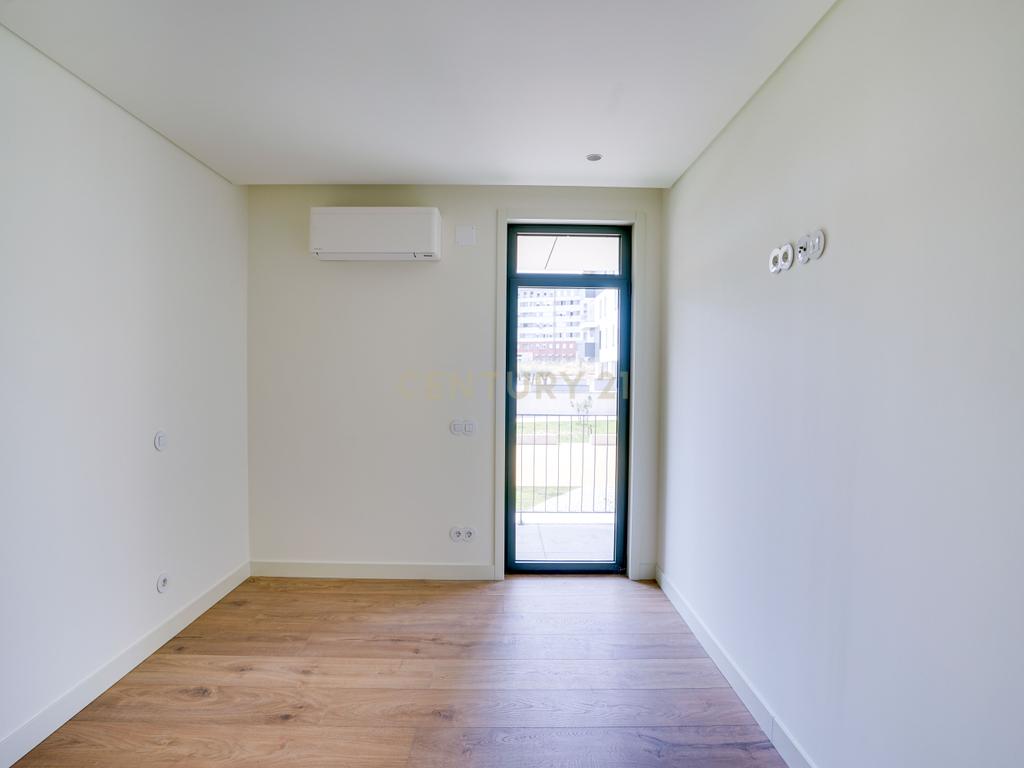 T1, Portela, Loures - Image 14