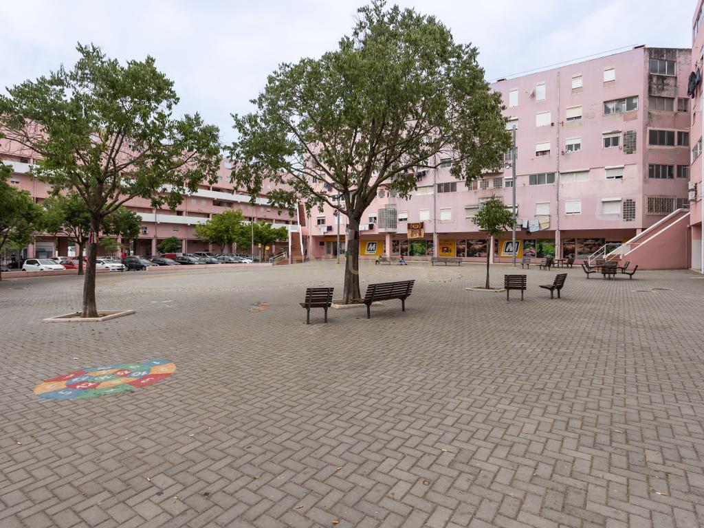 Loja/Café totalmente equipado em Marvila-Bairro dos Lóios - Image 13