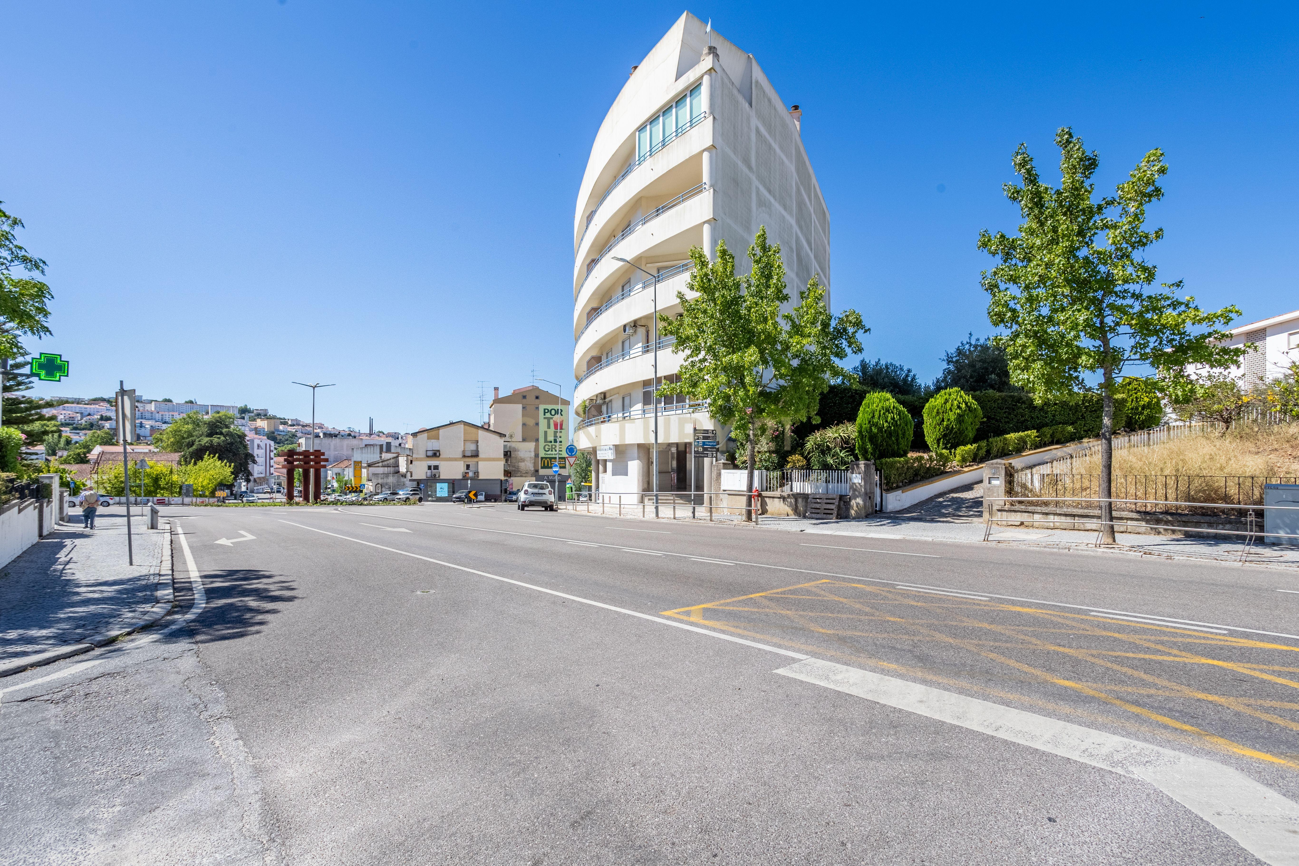 Prédio no Centro de Portalegre para investimento - Image 47