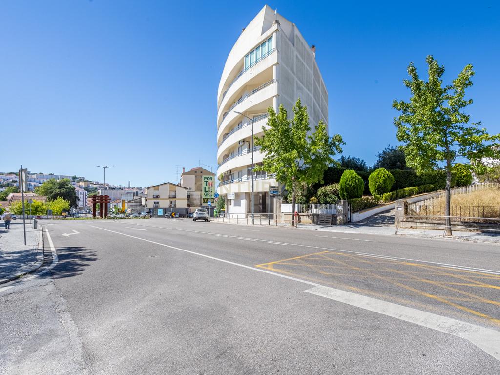 Prédio no Centro de Portalegre para investimento - Image 47