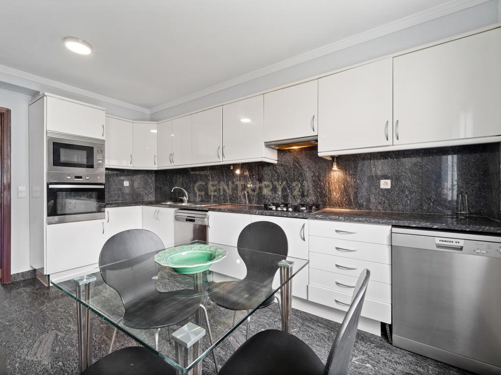 Apartamento T2 à Venda, com Jardim e Vista Mar - Pilar, Funchal - Image 12